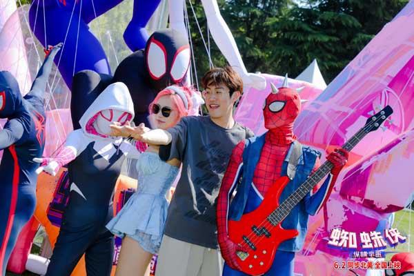 《蜘蛛侠：纵横宇宙》登陆草莓音乐节 潮酷艺术装置爆火出圈